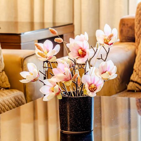 Britannia Suites Beirut Exteriör bild