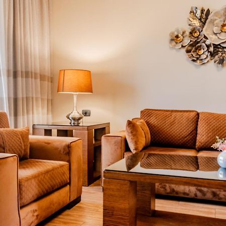 Britannia Suites Beirut Exteriör bild