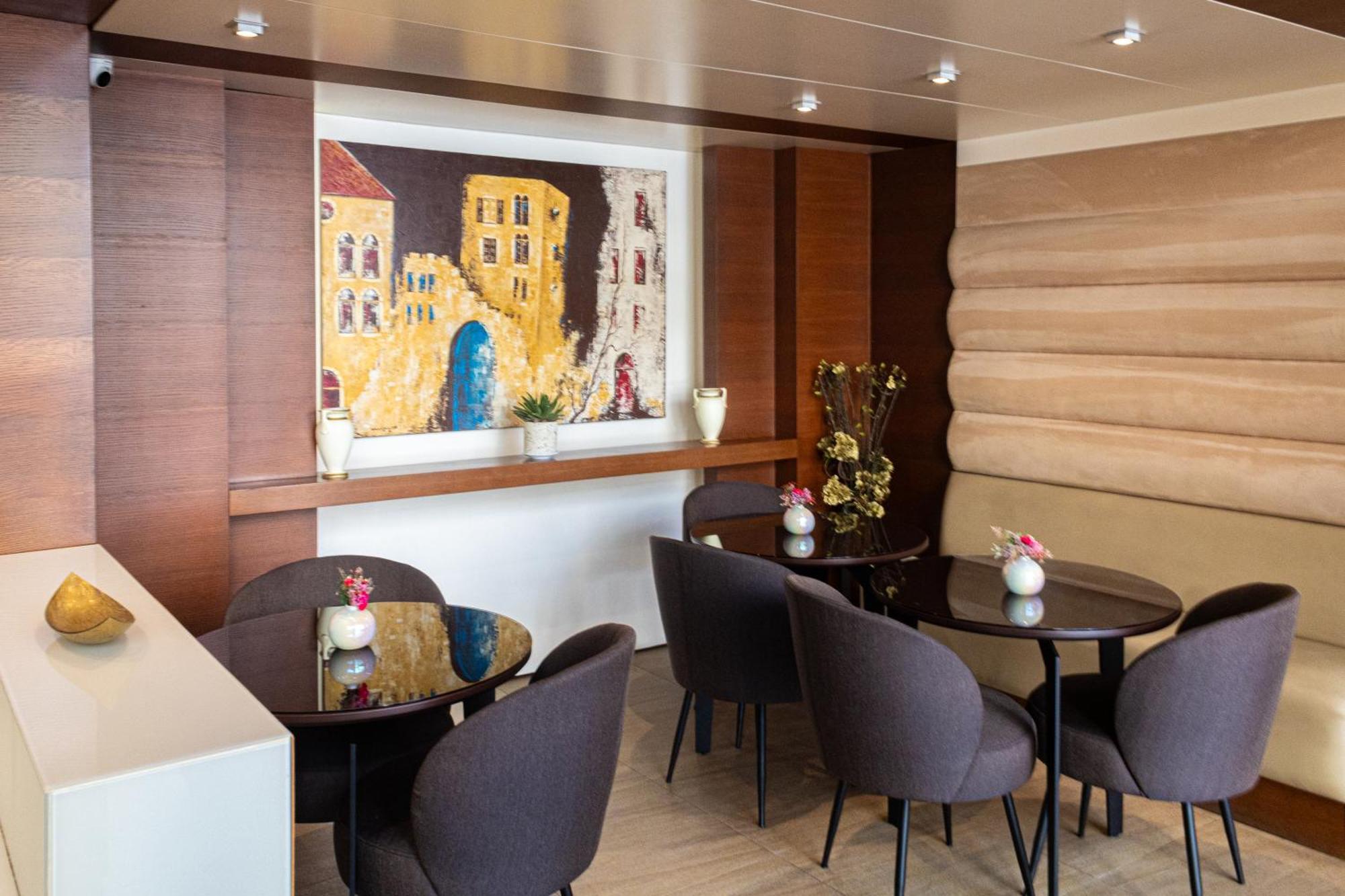 Britannia Suites Beirut Exteriör bild