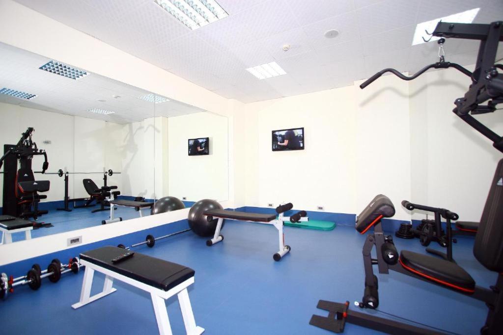 Britannia Suites Beirut Exteriör bild