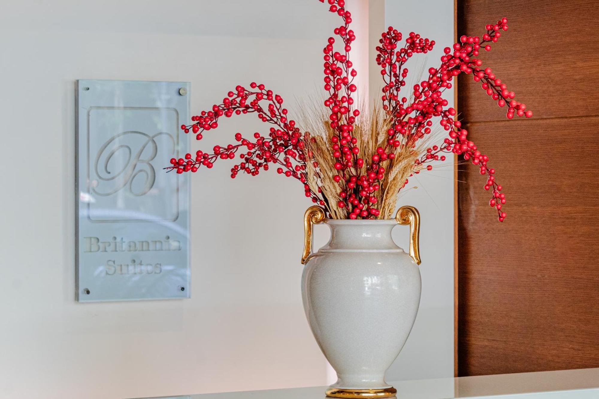 Britannia Suites Beirut Exteriör bild