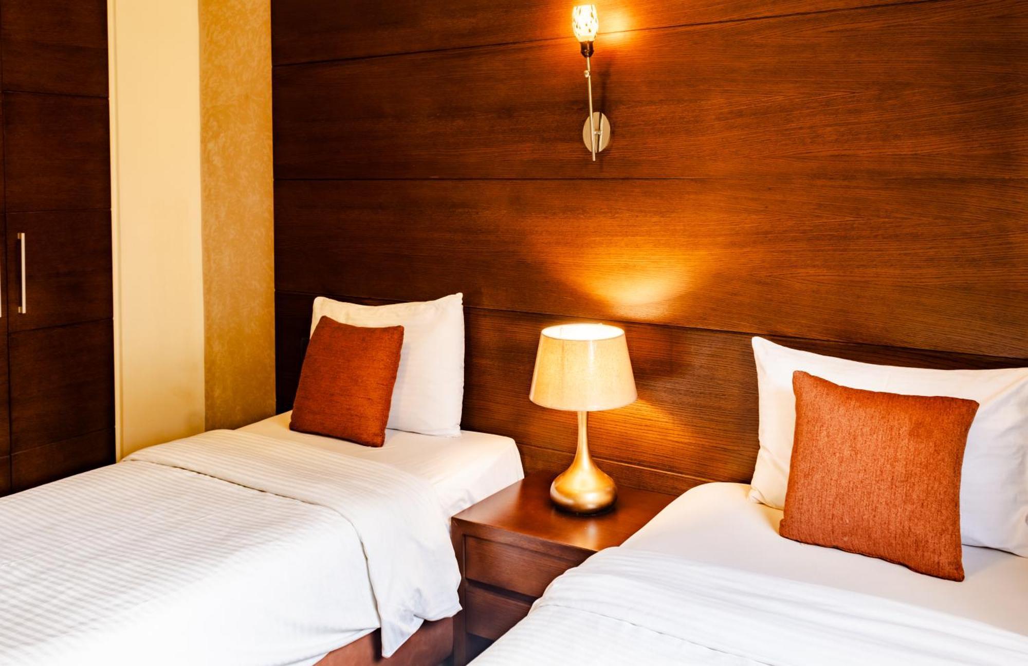 Britannia Suites Beirut Exteriör bild