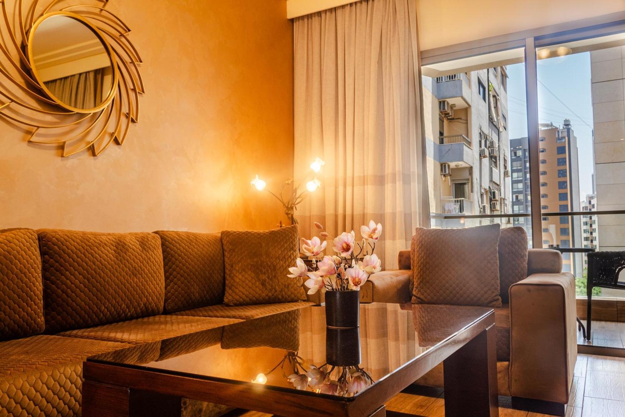 Britannia Suites Beirut Exteriör bild