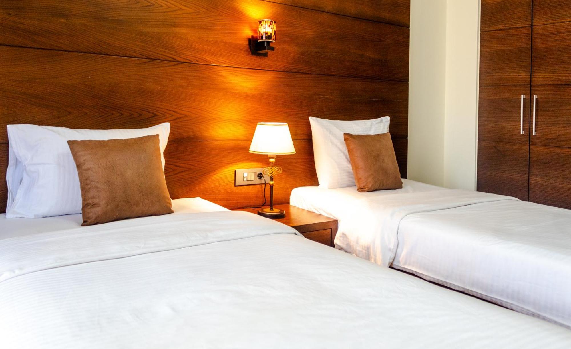 Britannia Suites Beirut Exteriör bild