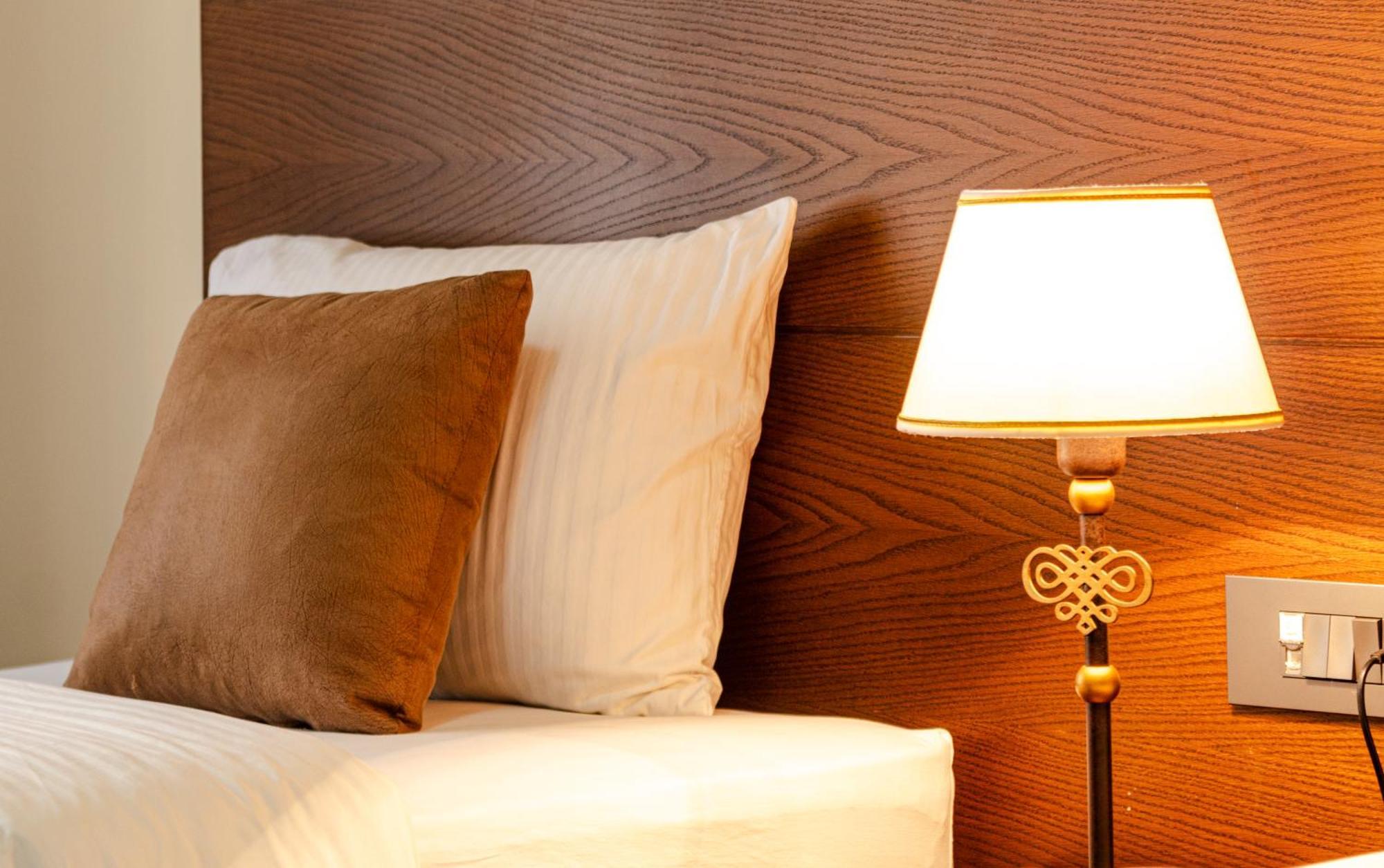 Britannia Suites Beirut Exteriör bild