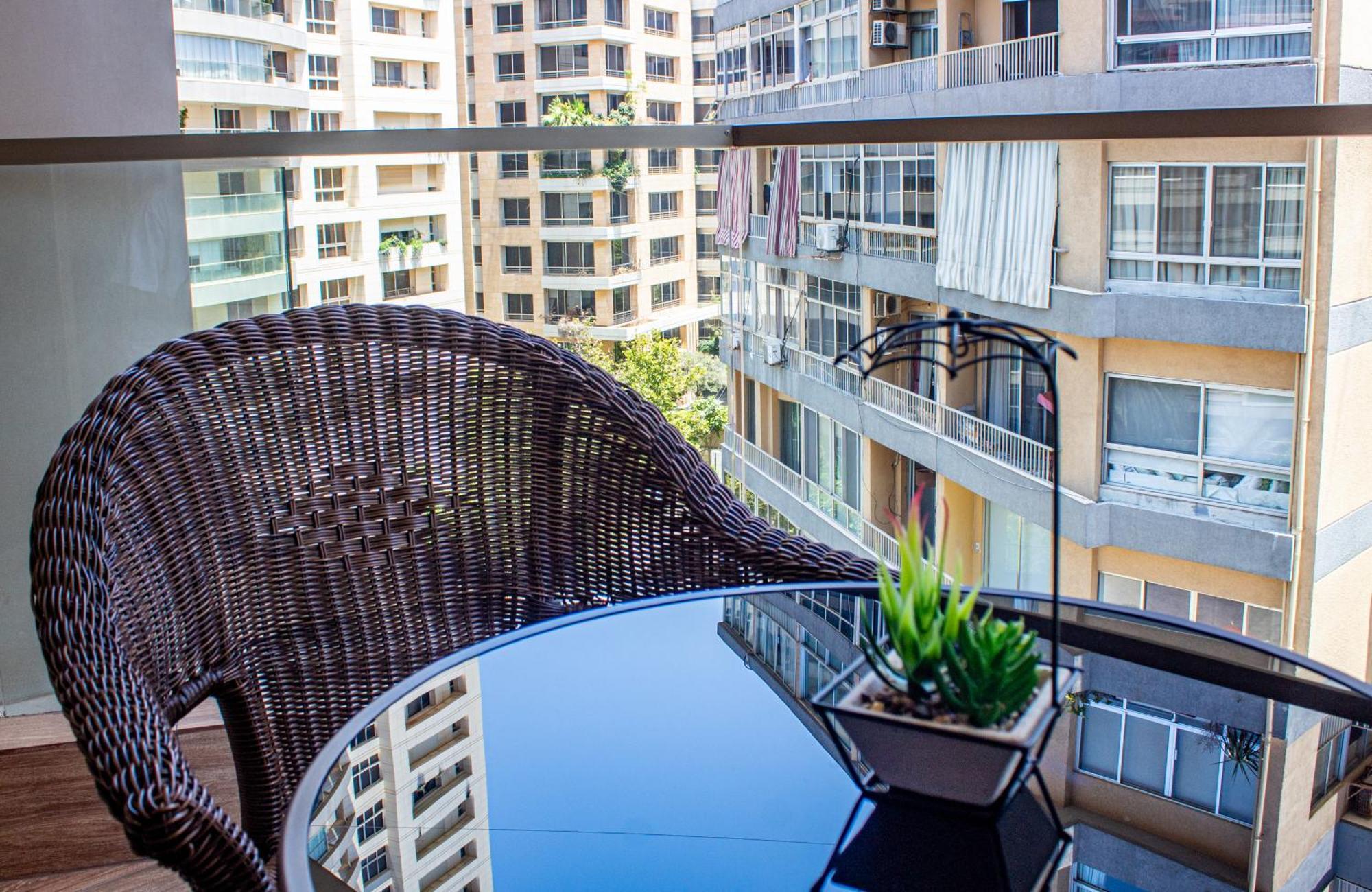 Britannia Suites Beirut Exteriör bild