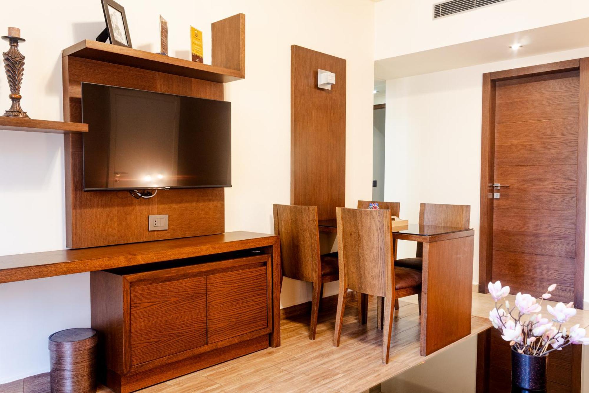 Britannia Suites Beirut Exteriör bild