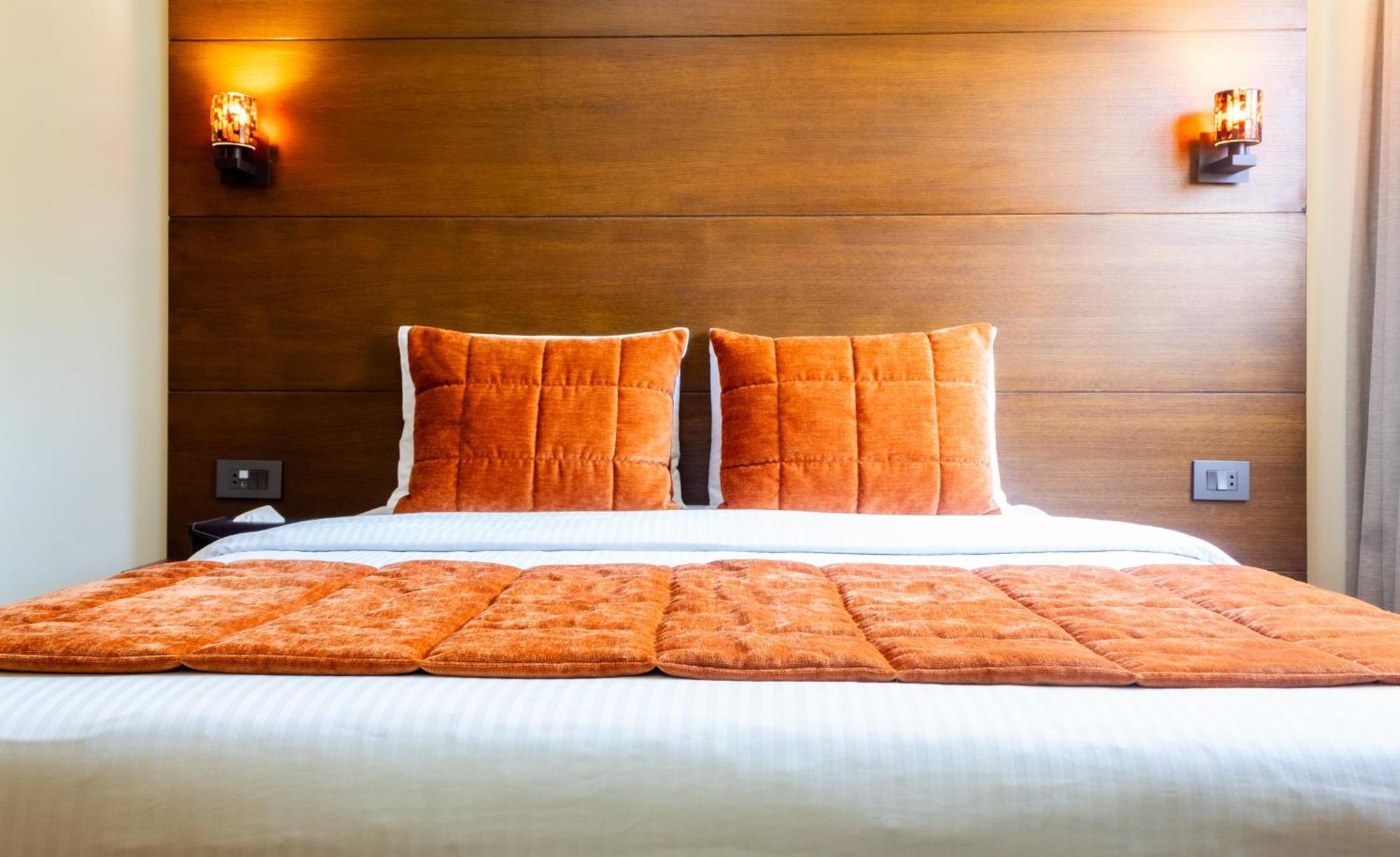 Britannia Suites Beirut Exteriör bild