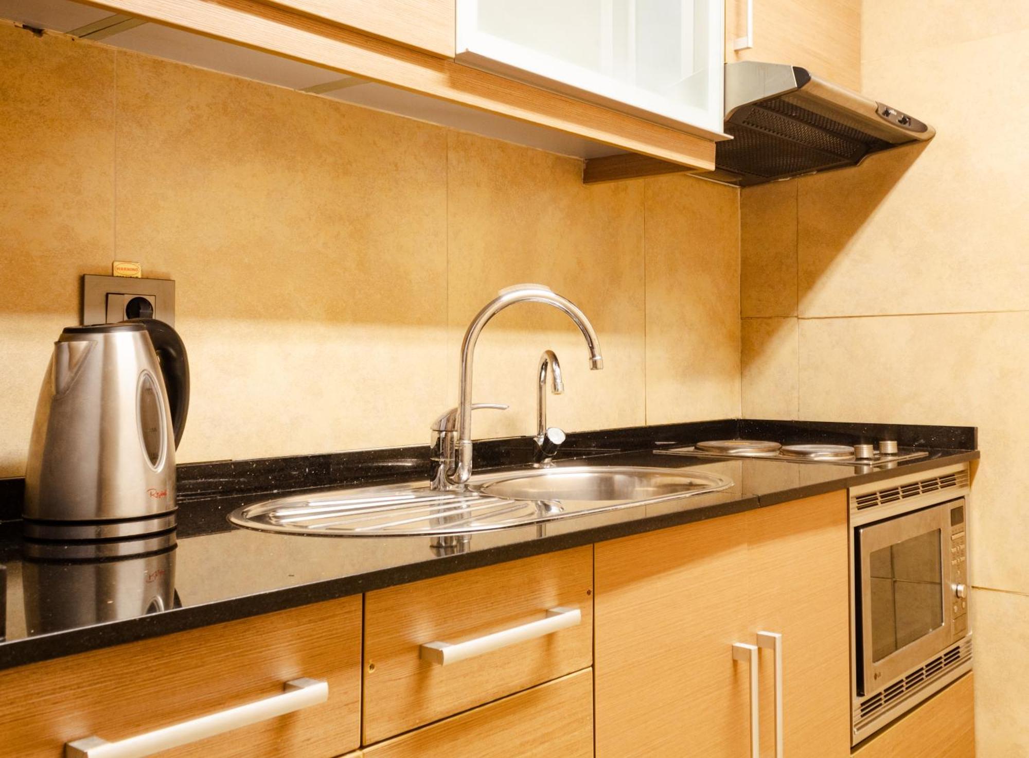 Britannia Suites Beirut Exteriör bild