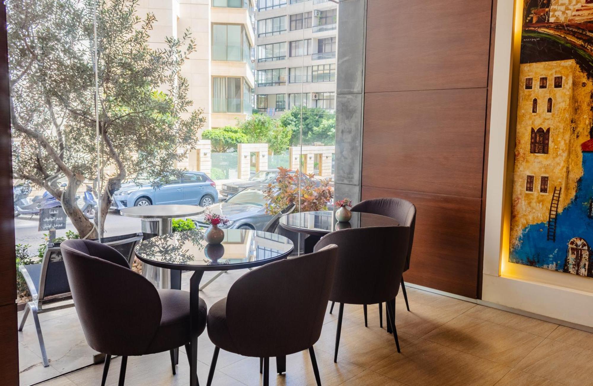 Britannia Suites Beirut Exteriör bild