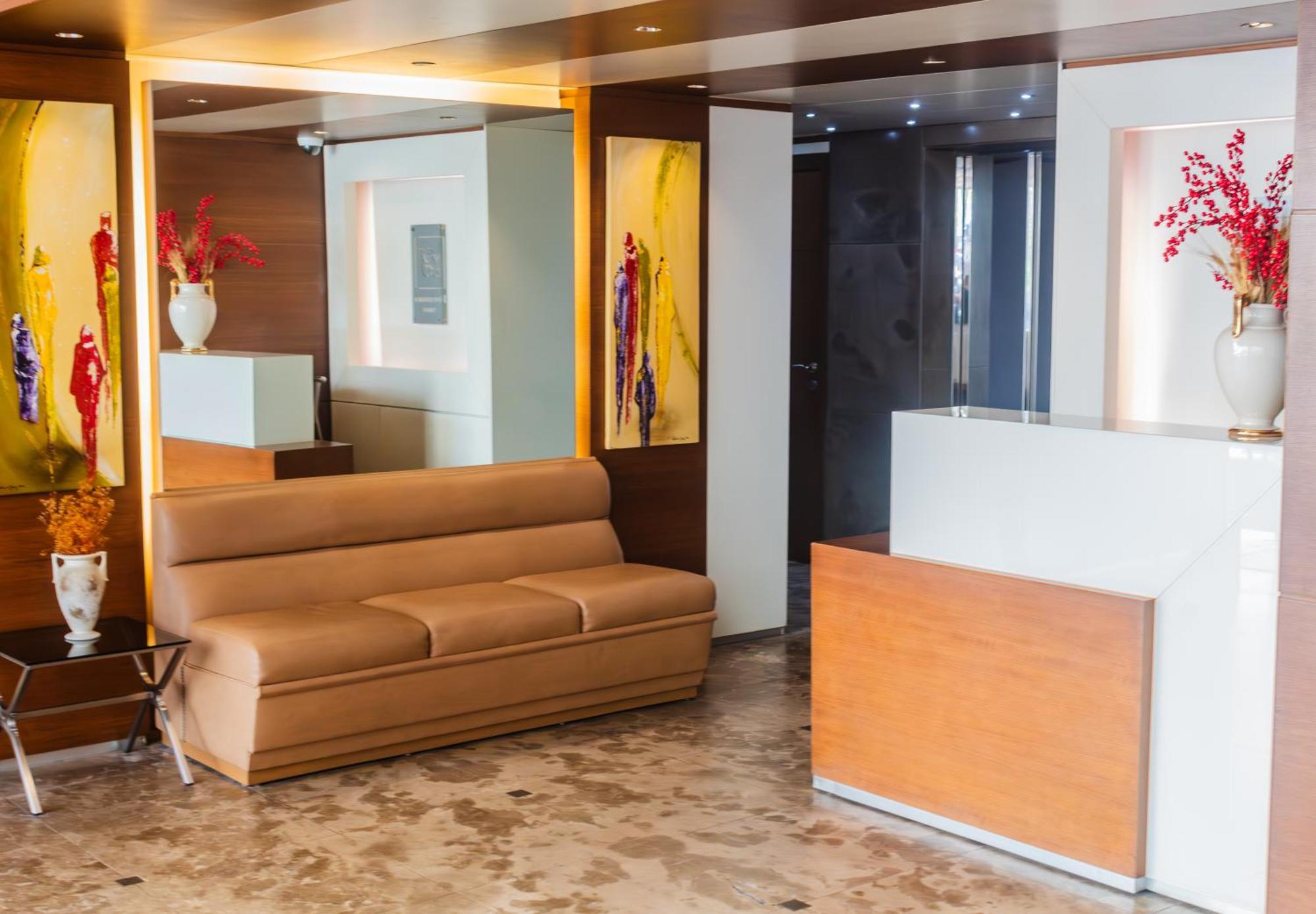 Britannia Suites Beirut Exteriör bild