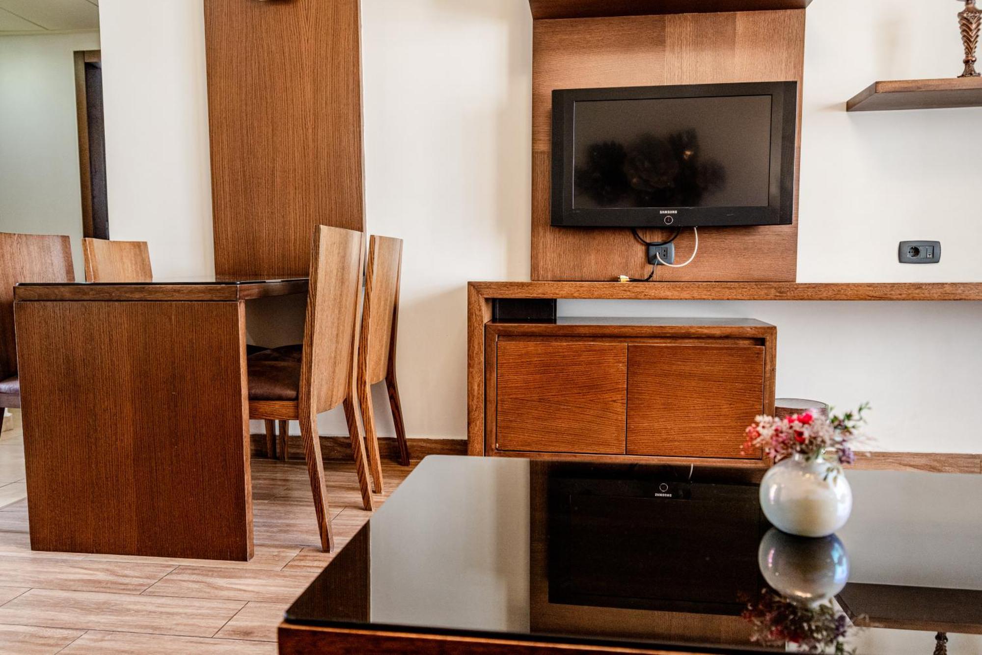 Britannia Suites Beirut Exteriör bild