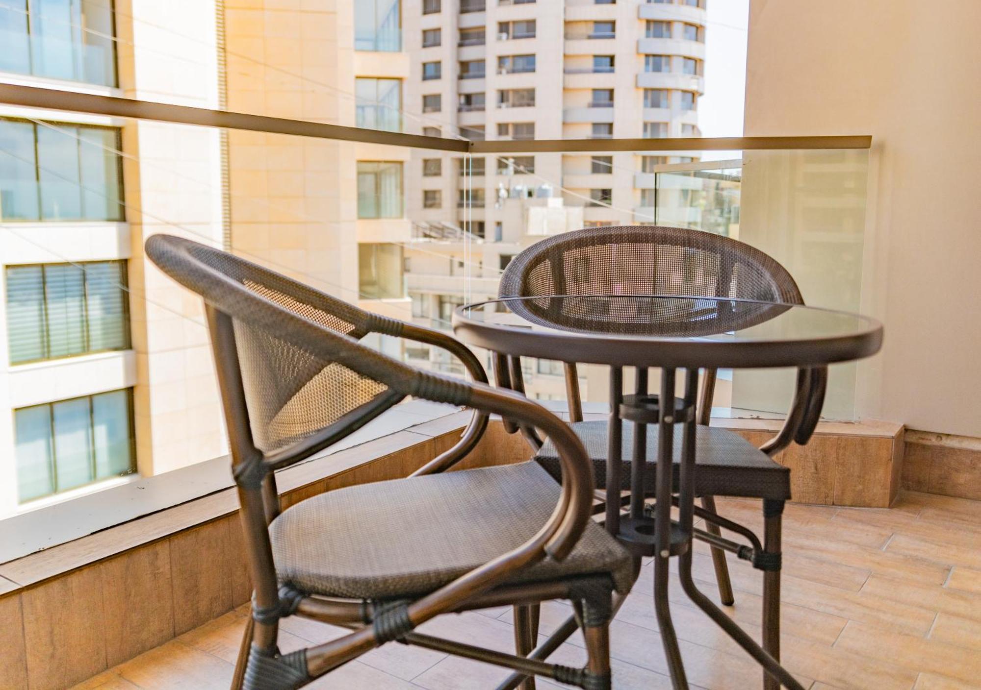 Britannia Suites Beirut Exteriör bild