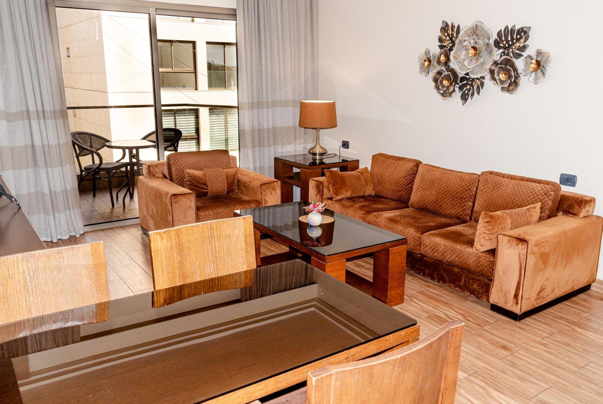 Britannia Suites Beirut Exteriör bild