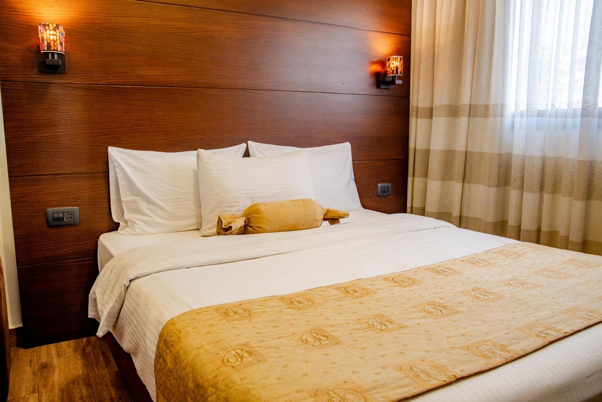 Britannia Suites Beirut Exteriör bild