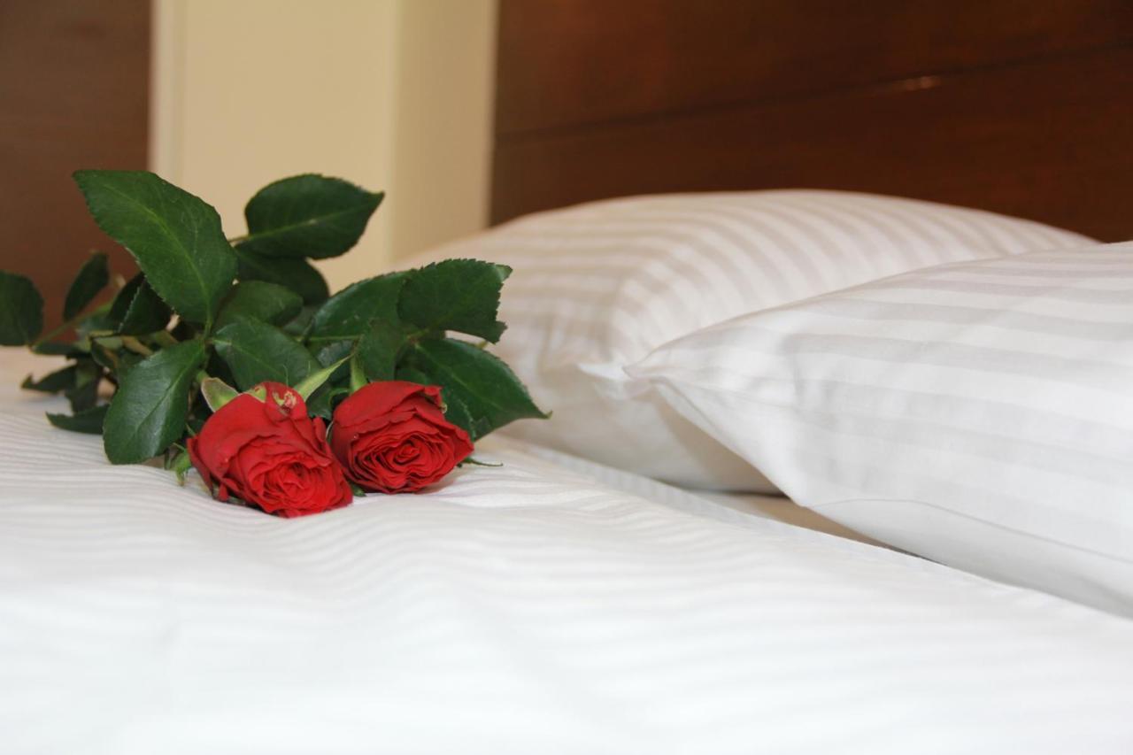Britannia Suites Beirut Exteriör bild