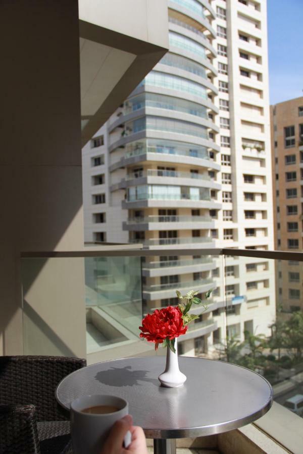Britannia Suites Beirut Exteriör bild